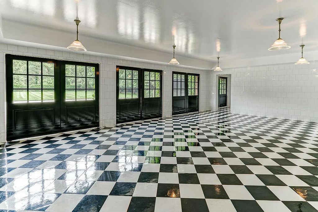 The Estate in Columbus is a luxurious home situated on top of a hill with phenomenally landscaped gardens and lawns now available for sale. This home located at 212 Park Dr, Columbus, Ohio; offering 05 bedrooms and 08 bathrooms with 11,134 square feet of living spaces.