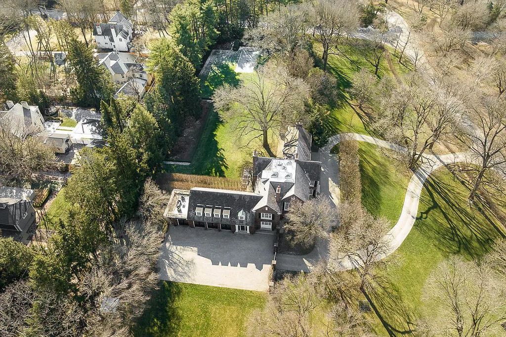 The Estate in Columbus is a luxurious home situated on top of a hill with phenomenally landscaped gardens and lawns now available for sale. This home located at 212 Park Dr, Columbus, Ohio; offering 05 bedrooms and 08 bathrooms with 11,134 square feet of living spaces.