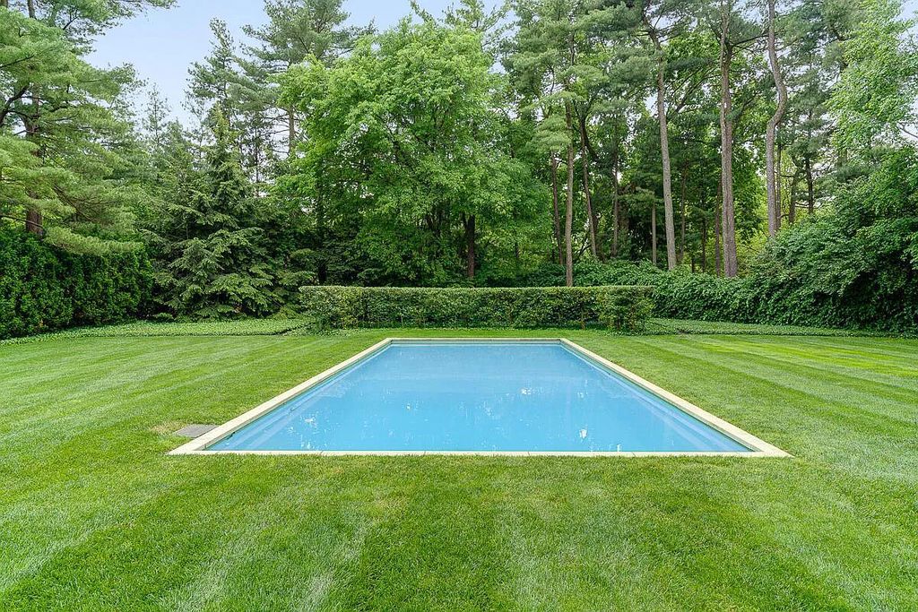 The Estate in Columbus is a luxurious home situated on top of a hill with phenomenally landscaped gardens and lawns now available for sale. This home located at 212 Park Dr, Columbus, Ohio; offering 05 bedrooms and 08 bathrooms with 11,134 square feet of living spaces.