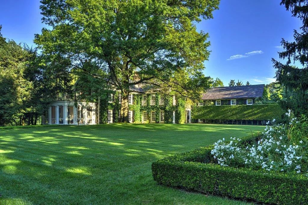 The Estate in Columbus is a luxurious home situated on top of a hill with phenomenally landscaped gardens and lawns now available for sale. This home located at 212 Park Dr, Columbus, Ohio; offering 05 bedrooms and 08 bathrooms with 11,134 square feet of living spaces.