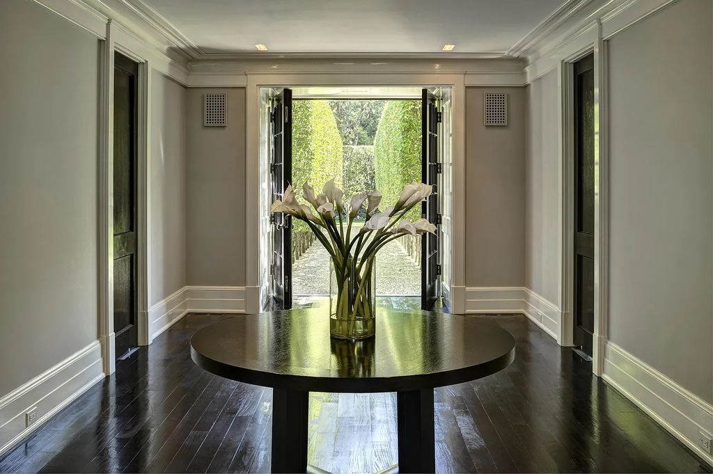 The Estate in Columbus is a luxurious home situated on top of a hill with phenomenally landscaped gardens and lawns now available for sale. This home located at 212 Park Dr, Columbus, Ohio; offering 05 bedrooms and 08 bathrooms with 11,134 square feet of living spaces.