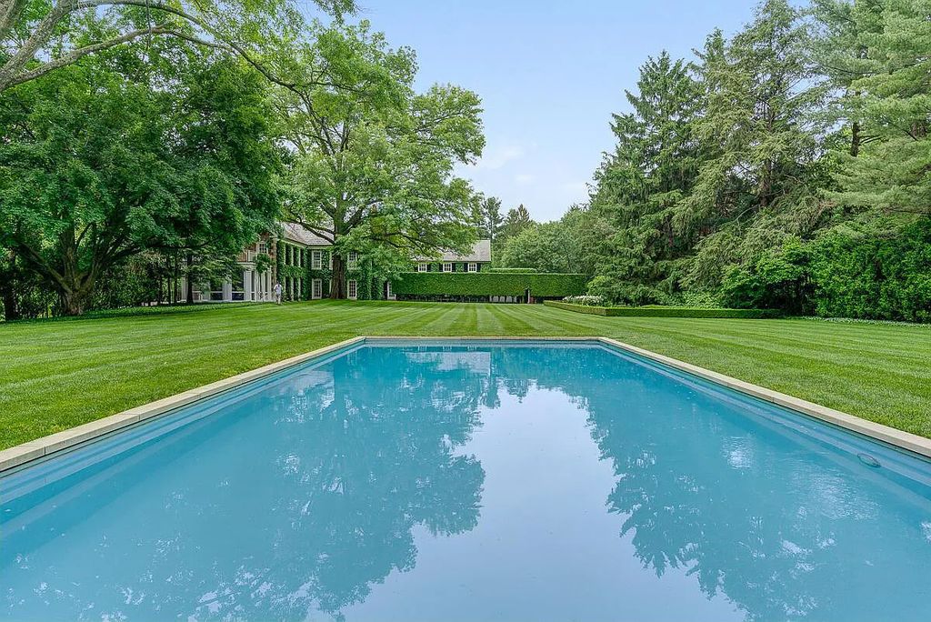 The Estate in Columbus is a luxurious home situated on top of a hill with phenomenally landscaped gardens and lawns now available for sale. This home located at 212 Park Dr, Columbus, Ohio; offering 05 bedrooms and 08 bathrooms with 11,134 square feet of living spaces.
