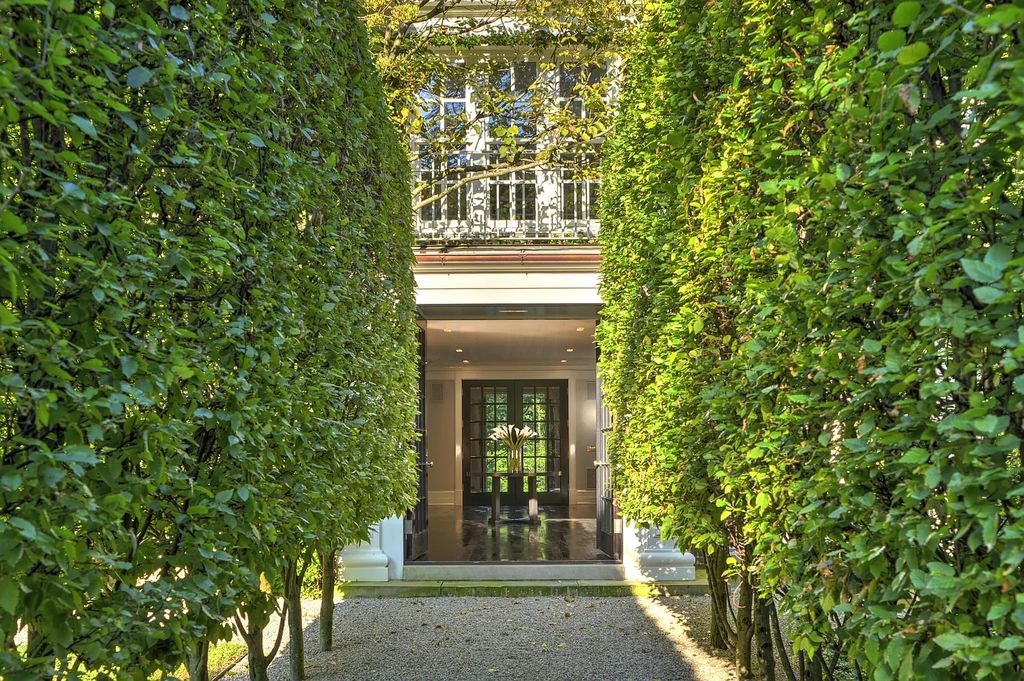 The Estate in Columbus is a luxurious home situated on top of a hill with phenomenally landscaped gardens and lawns now available for sale. This home located at 212 Park Dr, Columbus, Ohio; offering 05 bedrooms and 08 bathrooms with 11,134 square feet of living spaces.