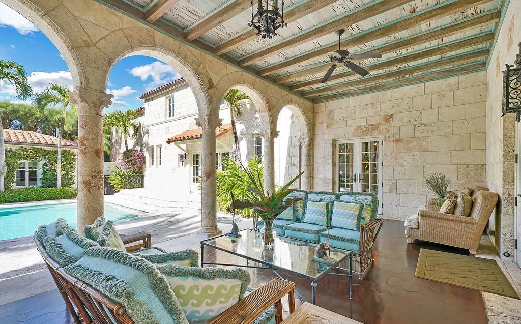 930 S Ocean Boulevard, Palm Beach, Florida, is one of the most magnificent houses in the area, with fully furnished rooms and modern appliances. The entire floor is made of the best hardwood, marble, and tile materials.