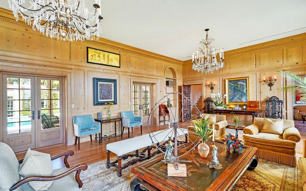 930 S Ocean Boulevard, Palm Beach, Florida, is one of the most magnificent houses in the area, with fully furnished rooms and modern appliances. The entire floor is made of the best hardwood, marble, and tile materials.