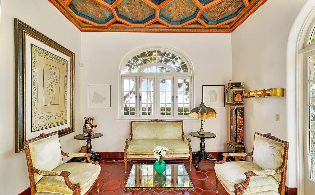930 S Ocean Boulevard, Palm Beach, Florida, is one of the most magnificent houses in the area, with fully furnished rooms and modern appliances. The entire floor is made of the best hardwood, marble, and tile materials.
