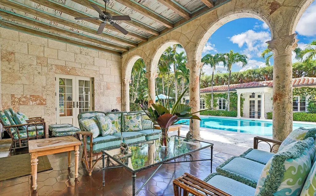 930 S Ocean Boulevard, Palm Beach, Florida, is one of the most magnificent houses in the area, with fully furnished rooms and modern appliances. The entire floor is made of the best hardwood, marble, and tile materials.