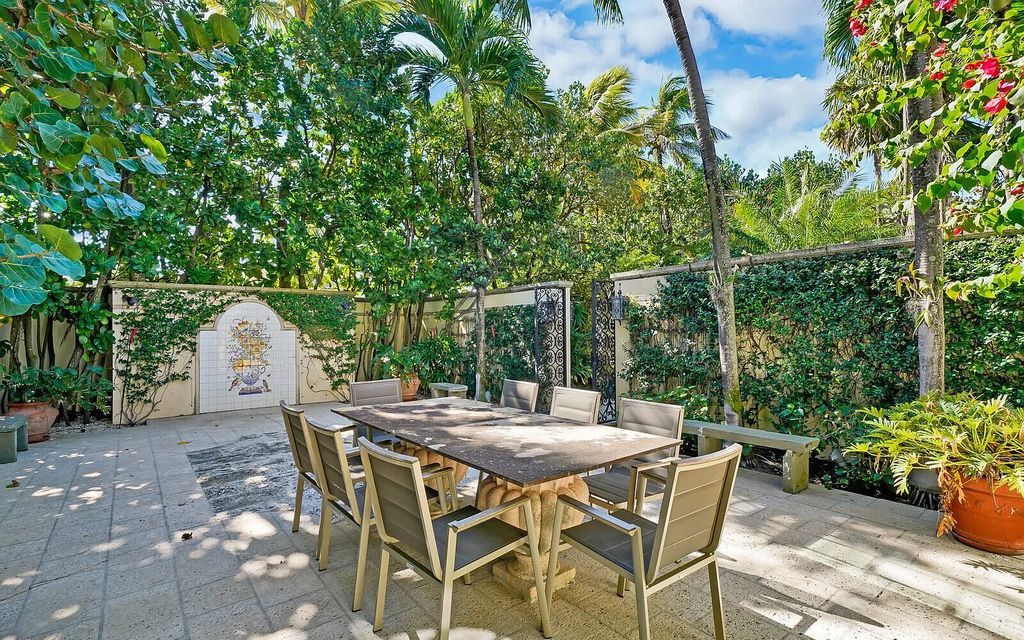 930 S Ocean Boulevard, Palm Beach, Florida, is one of the most magnificent houses in the area, with fully furnished rooms and modern appliances. The entire floor is made of the best hardwood, marble, and tile materials.