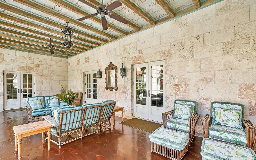 930 S Ocean Boulevard, Palm Beach, Florida, is one of the most magnificent houses in the area, with fully furnished rooms and modern appliances. The entire floor is made of the best hardwood, marble, and tile materials.