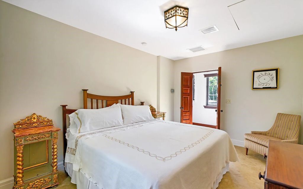 930 S Ocean Boulevard, Palm Beach, Florida, is one of the most magnificent houses in the area, with fully furnished rooms and modern appliances. The entire floor is made of the best hardwood, marble, and tile materials.
