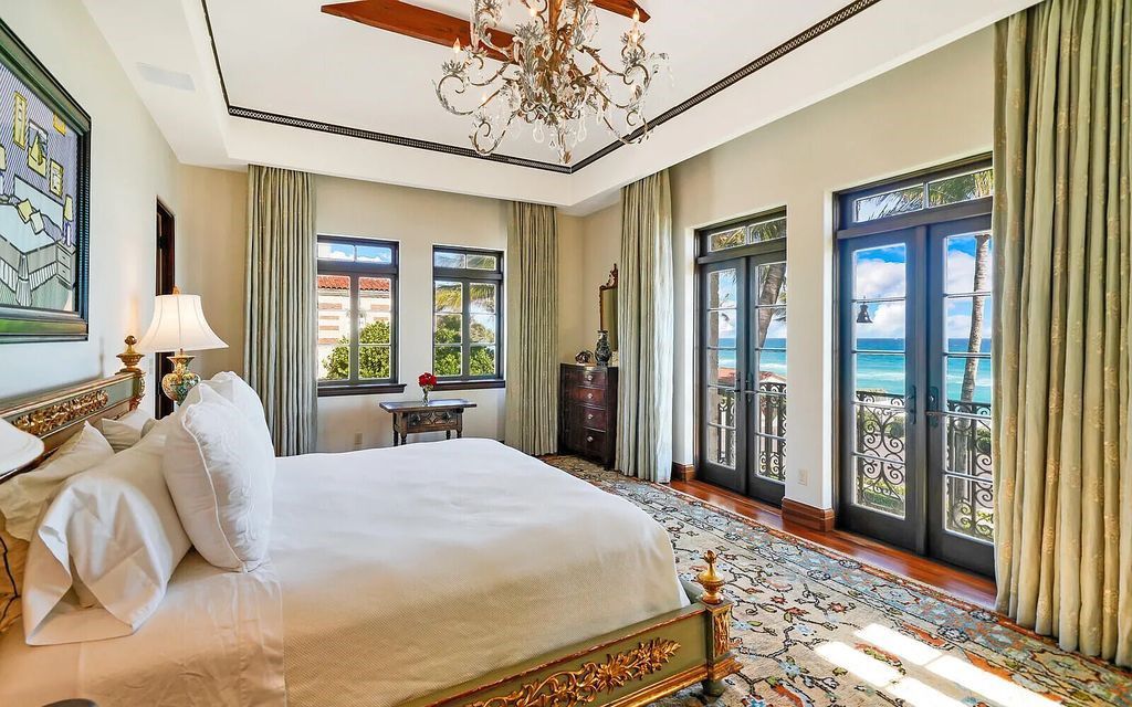 930 S Ocean Boulevard, Palm Beach, Florida, is one of the most magnificent houses in the area, with fully furnished rooms and modern appliances. The entire floor is made of the best hardwood, marble, and tile materials.