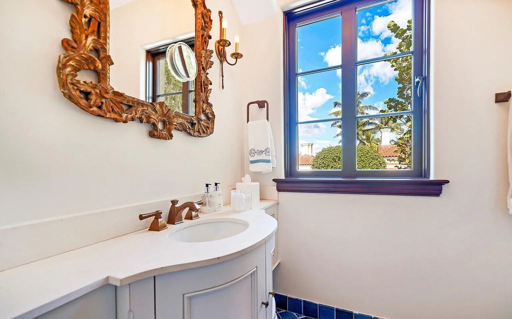 930 S Ocean Boulevard, Palm Beach, Florida, is one of the most magnificent houses in the area, with fully furnished rooms and modern appliances. The entire floor is made of the best hardwood, marble, and tile materials.