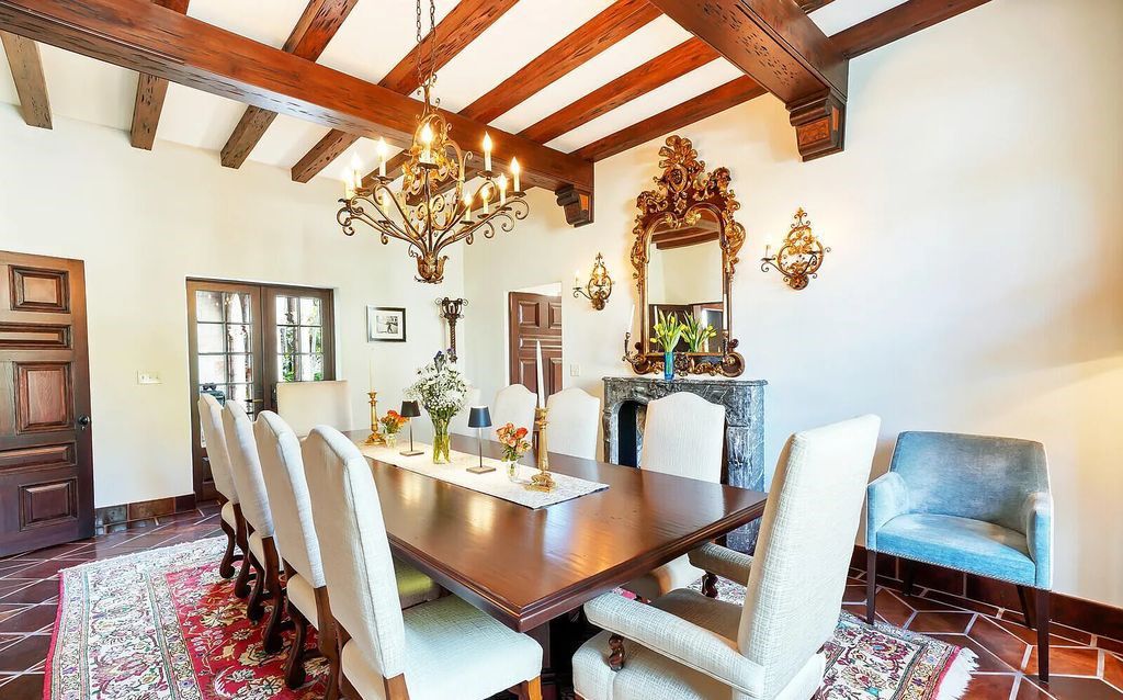 930 S Ocean Boulevard, Palm Beach, Florida, is one of the most magnificent houses in the area, with fully furnished rooms and modern appliances. The entire floor is made of the best hardwood, marble, and tile materials.