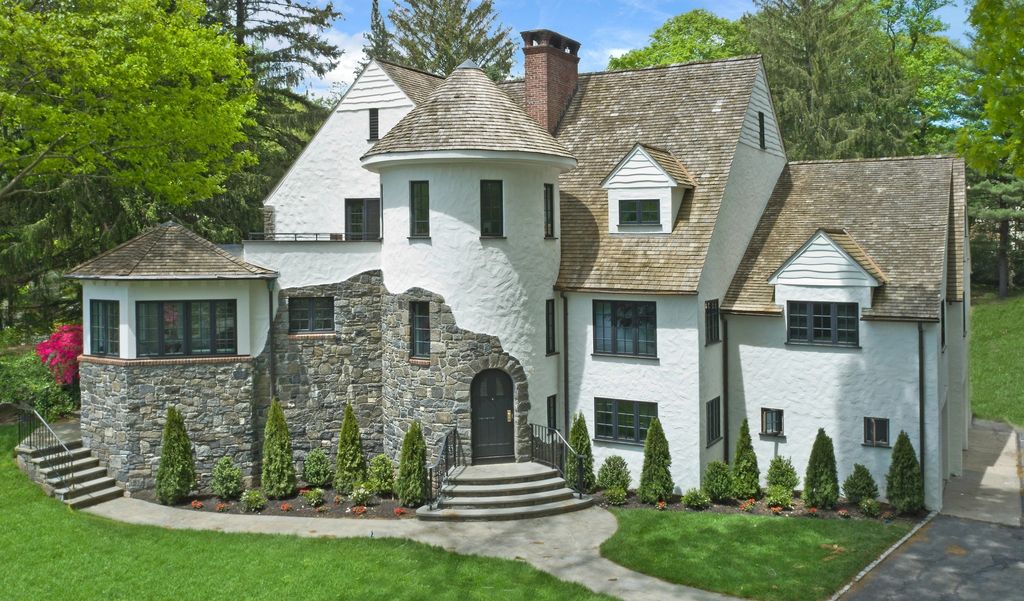 The House in Greenwich has been recently renovated to include new appliances, new hardwood flooring, landscaping, and more, now available for sale. This home located at 20 W Brother Dr, Greenwich, Connecticut