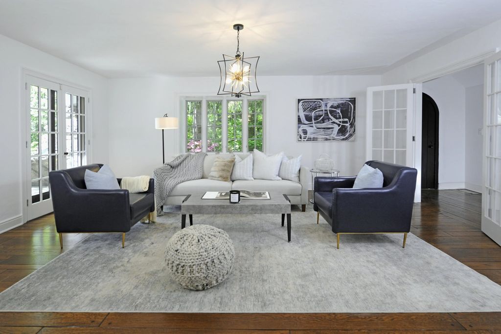 The House in Greenwich has been recently renovated to include new appliances, new hardwood flooring, landscaping, and more, now available for sale. This home located at 20 W Brother Dr, Greenwich, Connecticut
