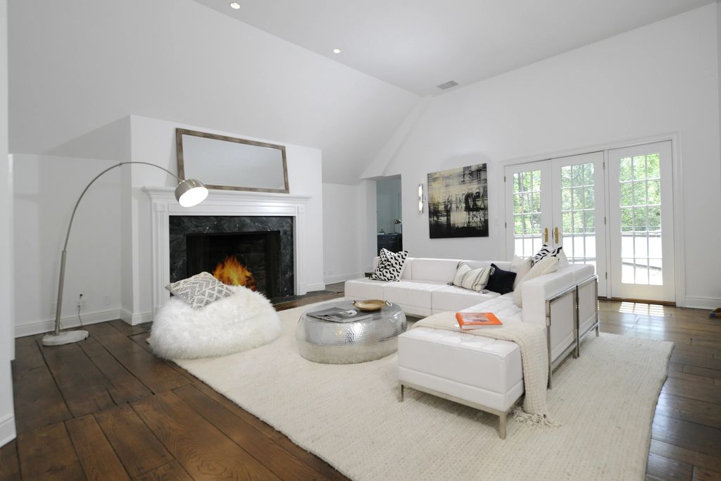 The House in Greenwich has been recently renovated to include new appliances, new hardwood flooring, landscaping, and more, now available for sale. This home located at 20 W Brother Dr, Greenwich, Connecticut