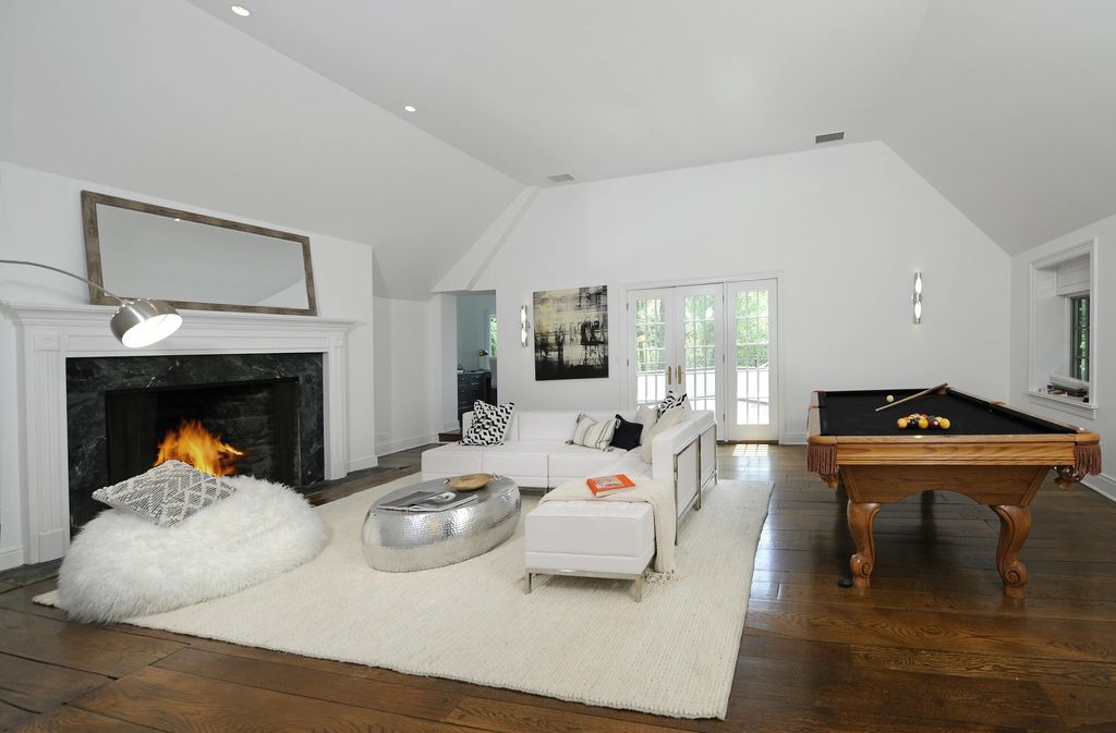 The House in Greenwich has been recently renovated to include new appliances, new hardwood flooring, landscaping, and more, now available for sale. This home located at 20 W Brother Dr, Greenwich, Connecticut