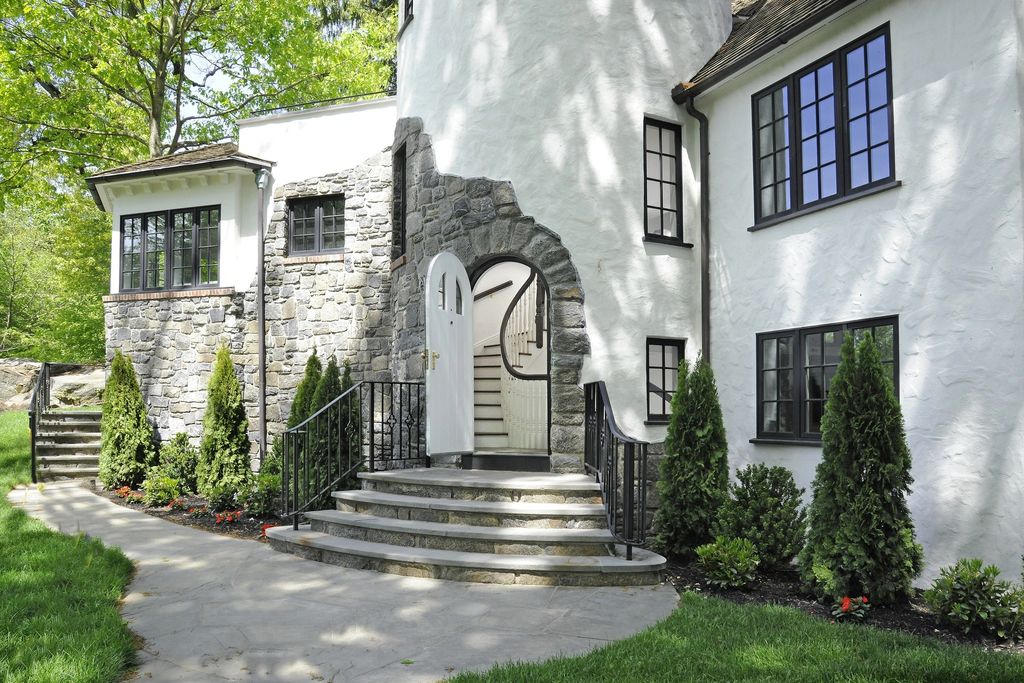 The House in Greenwich has been recently renovated to include new appliances, new hardwood flooring, landscaping, and more, now available for sale. This home located at 20 W Brother Dr, Greenwich, Connecticut