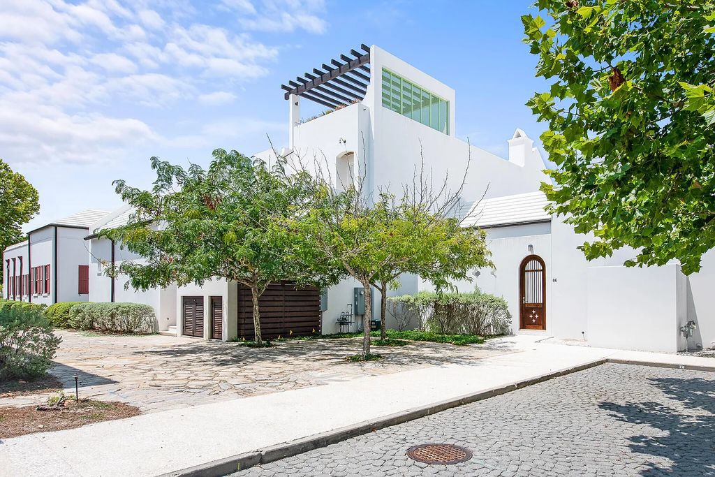 Introducing 86 North Charles Street - a luxurious Alys Beach stunner located in the highly sought-after east end of 30A in Rosemary Beach, Florida. This expansive home in Rosemary Beachboasts five bedrooms, five bathrooms, and a spacious living area spanning 2,782 square feet, making it the perfect abode for large families or those who love to entertain guests.