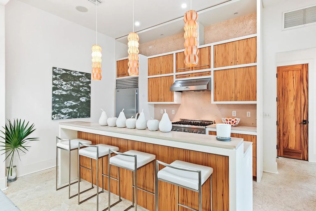 Introducing 86 North Charles Street - a luxurious Alys Beach stunner located in the highly sought-after east end of 30A in Rosemary Beach, Florida. This expansive home in Rosemary Beachboasts five bedrooms, five bathrooms, and a spacious living area spanning 2,782 square feet, making it the perfect abode for large families or those who love to entertain guests.