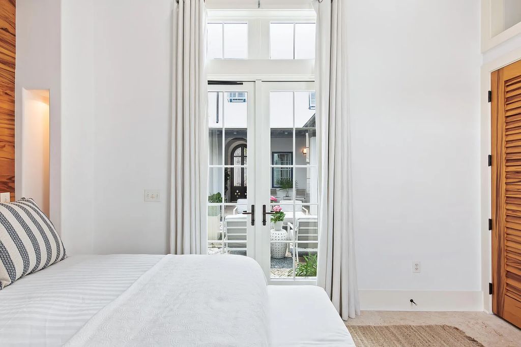Introducing 86 North Charles Street - a luxurious Alys Beach stunner located in the highly sought-after east end of 30A in Rosemary Beach, Florida. This expansive home in Rosemary Beachboasts five bedrooms, five bathrooms, and a spacious living area spanning 2,782 square feet, making it the perfect abode for large families or those who love to entertain guests.