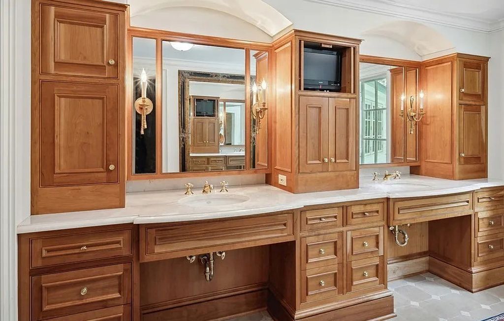 The Manor in Winnetka is built to withstand the test of time & beautifully enhanced by notable architects Liederbach & Graham, now available for sale. This home located at 45 Indian Hill Rd, Winnetka, Illinois