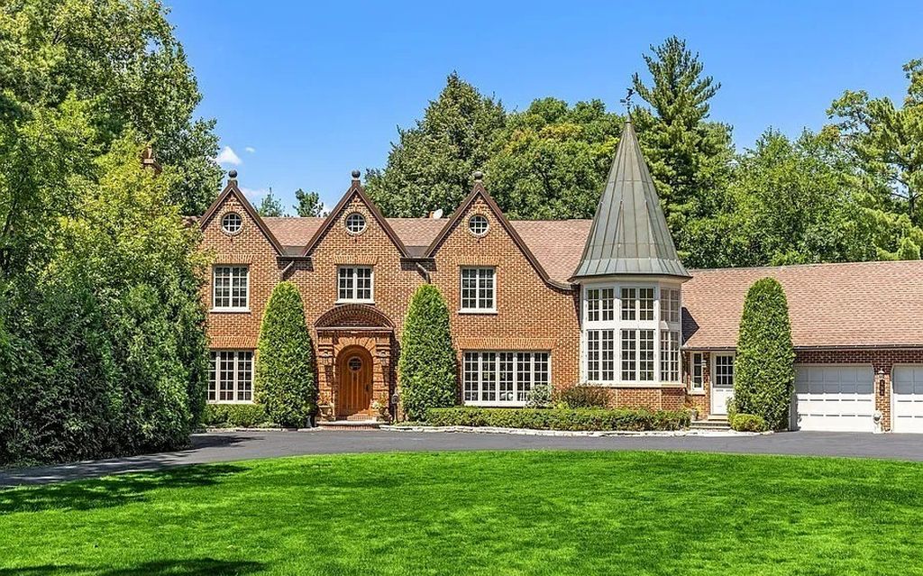 The Manor in Winnetka is built to withstand the test of time & beautifully enhanced by notable architects Liederbach & Graham, now available for sale. This home located at 45 Indian Hill Rd, Winnetka, Illinois