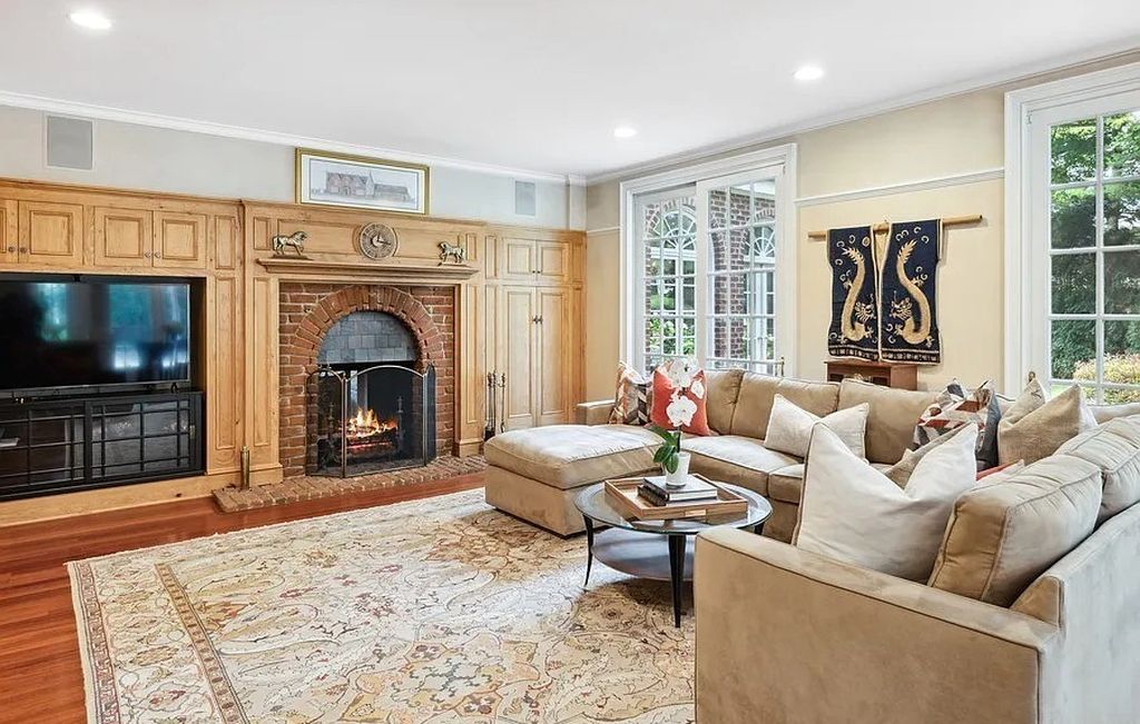 The Manor in Winnetka is built to withstand the test of time & beautifully enhanced by notable architects Liederbach & Graham, now available for sale. This home located at 45 Indian Hill Rd, Winnetka, Illinois