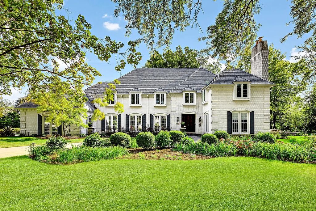 The Home in Hinsdale is designed for formal entertaining or casual every day living, now available for sale. This home located at 904 S Park Ave, Hinsdale, Illinois