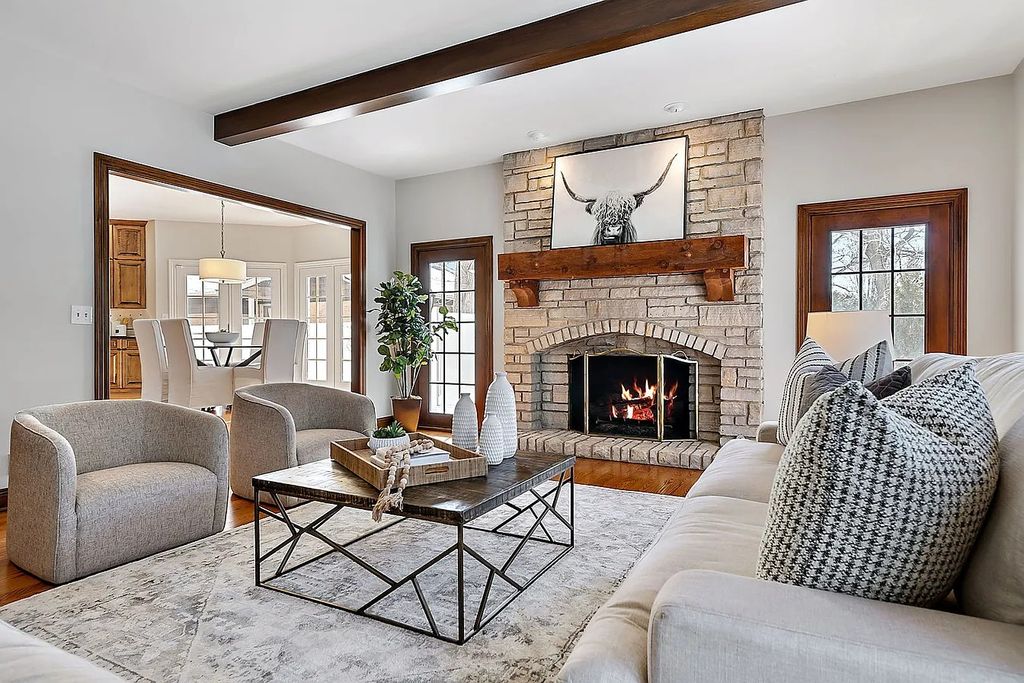 The Home in Hinsdale is designed for formal entertaining or casual every day living, now available for sale. This home located at 904 S Park Ave, Hinsdale, Illinois