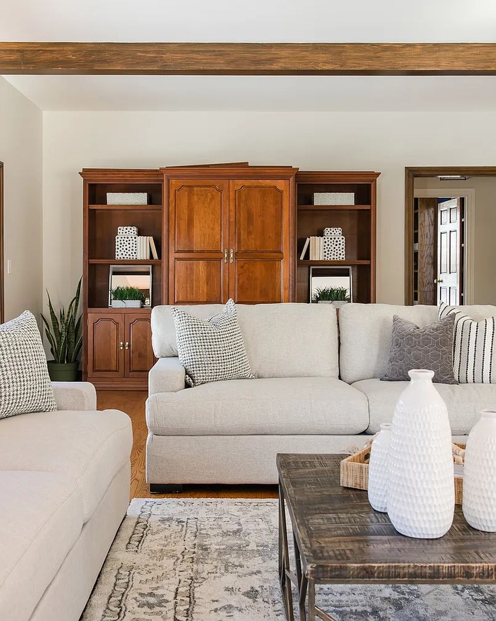 The Home in Hinsdale is designed for formal entertaining or casual every day living, now available for sale. This home located at 904 S Park Ave, Hinsdale, Illinois