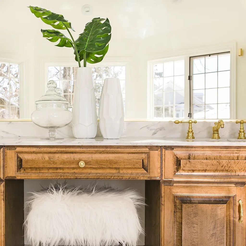 The Home in Hinsdale is designed for formal entertaining or casual every day living, now available for sale. This home located at 904 S Park Ave, Hinsdale, Illinois