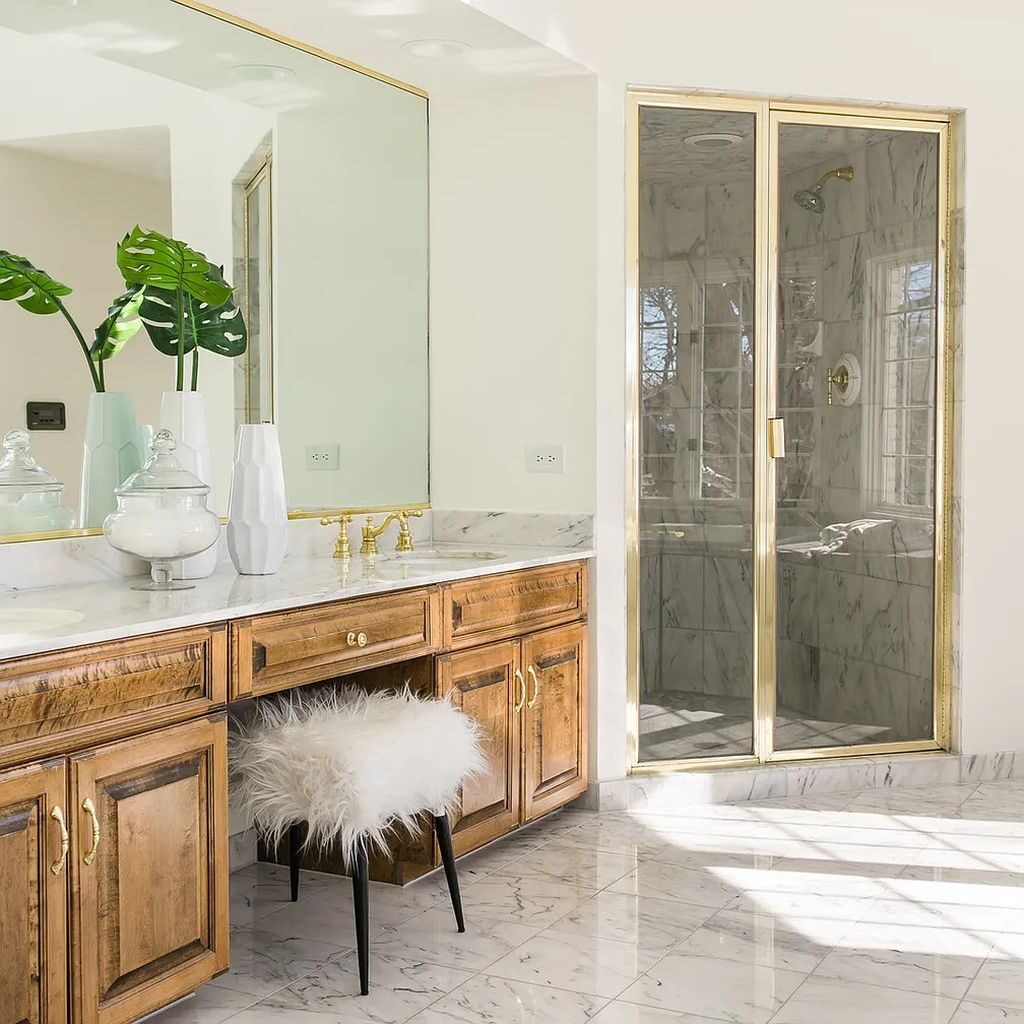 The Home in Hinsdale is designed for formal entertaining or casual every day living, now available for sale. This home located at 904 S Park Ave, Hinsdale, Illinois