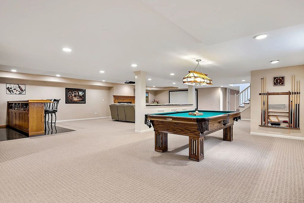The Home in Hinsdale is designed for formal entertaining or casual every day living, now available for sale. This home located at 904 S Park Ave, Hinsdale, Illinois