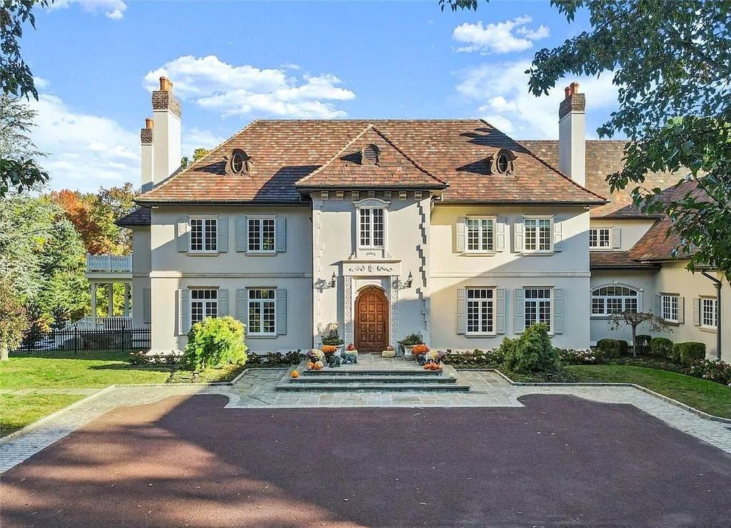 The Chateau in Armonk exudes warmth and luxurious comfort from the minute you enter, now available for sale. This home located at 4 Cowdray Park Drive, Armonk, New York