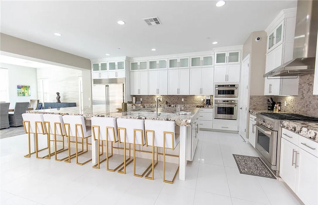 89 Olympia Chase Drive, Las Vegas, Nevada is a stunning executive home in the highly sought-after Southern Highlands Country Club Community with many designer finishes throughout for entertaining and relaxing.