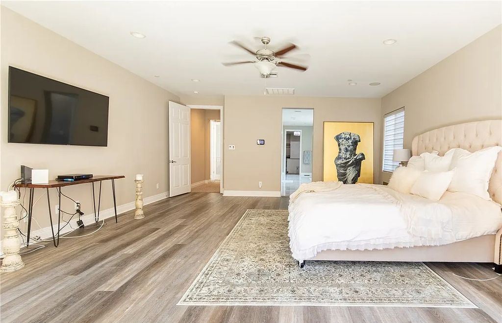 89 Olympia Chase Drive, Las Vegas, Nevada is a stunning executive home in the highly sought-after Southern Highlands Country Club Community with many designer finishes throughout for entertaining and relaxing.