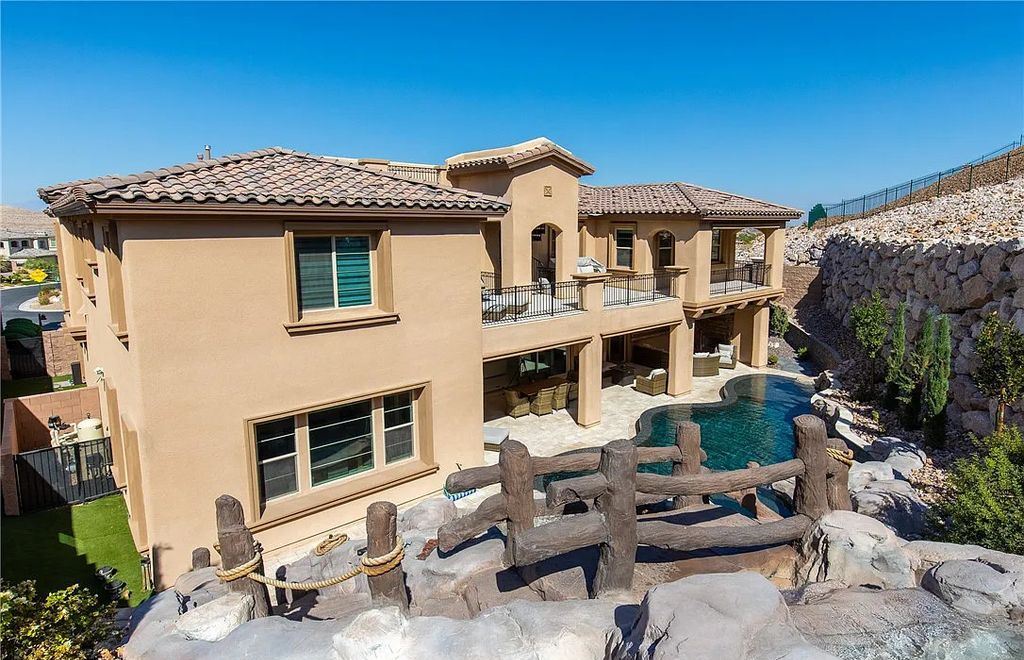 89 Olympia Chase Drive, Las Vegas, Nevada is a stunning executive home in the highly sought-after Southern Highlands Country Club Community with many designer finishes throughout for entertaining and relaxing.