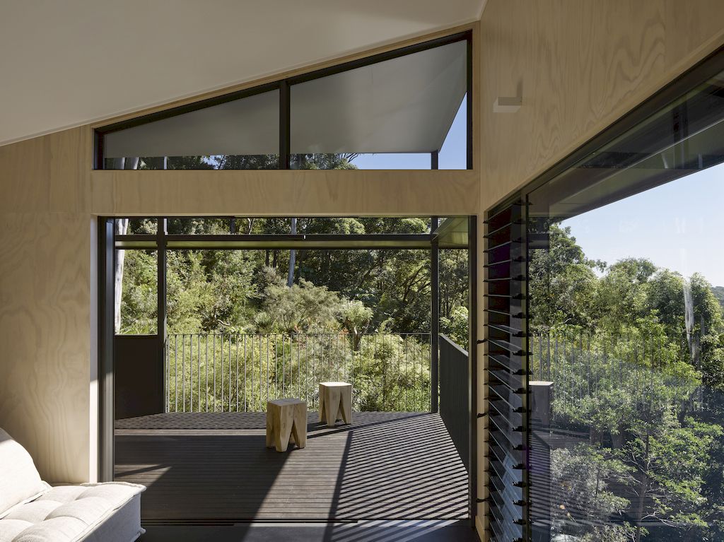 Sunrise Studio with Expansive Coastal Views by Bark Design Architects