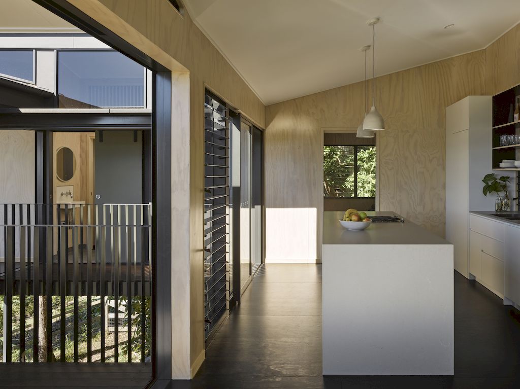 Sunrise Studio with Expansive Coastal Views by Bark Design Architects