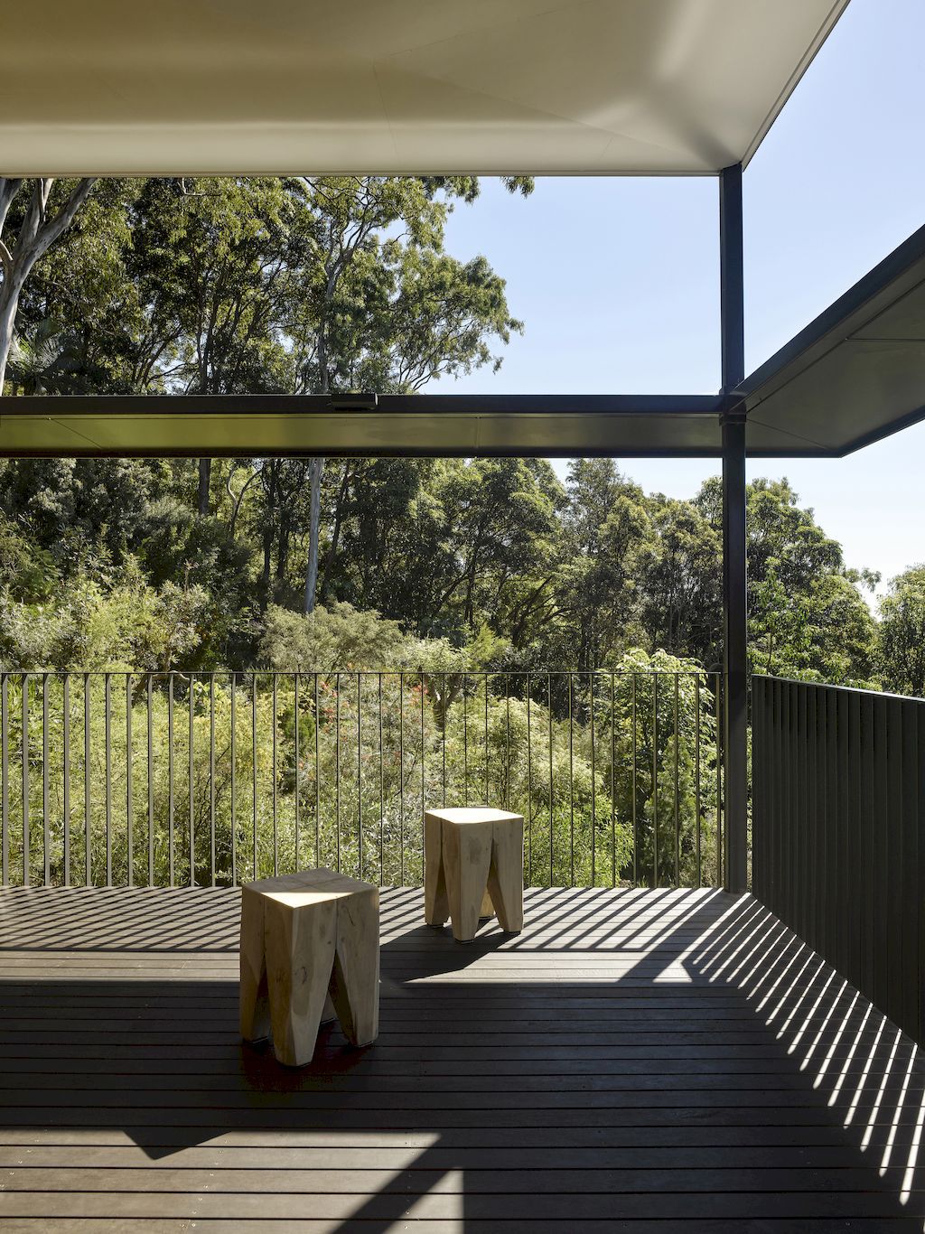 Sunrise Studio with Expansive Coastal Views by Bark Design Architects