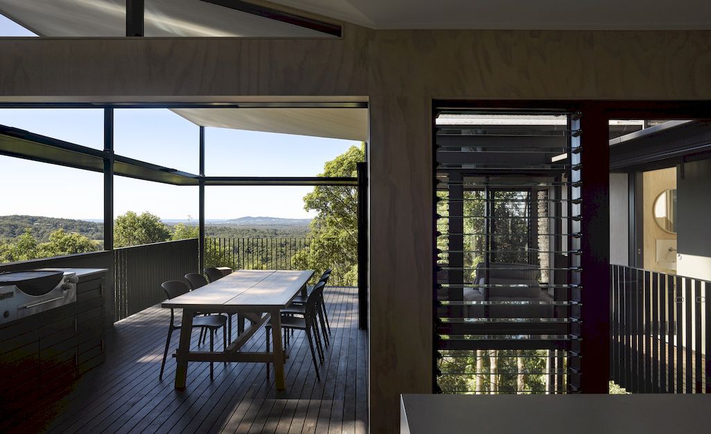 Sunrise Studio with Expansive Coastal Views by Bark Design Architects
