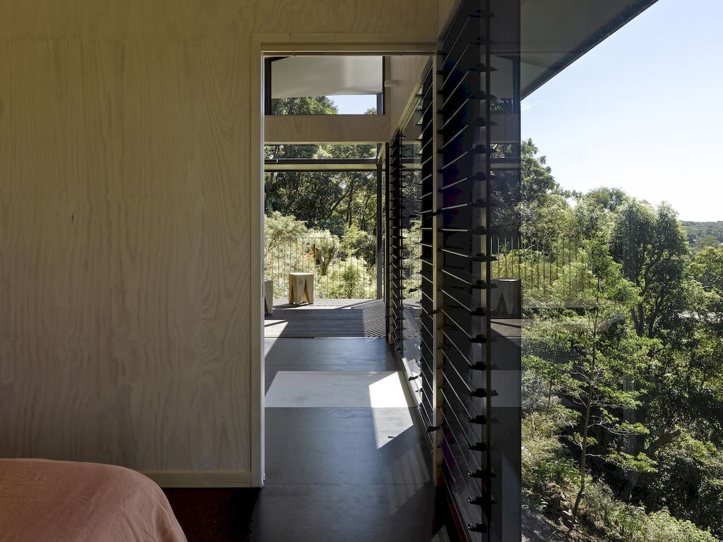 Sunrise Studio with Expansive Coastal Views by Bark Design Architects
