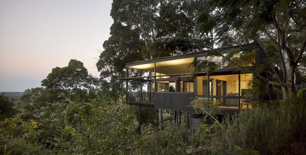 Sunrise Studio with Expansive Coastal Views by Bark Design Architects