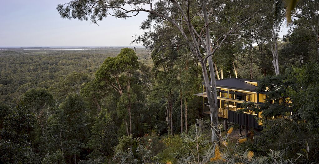 Sunrise Studio with Expansive Coastal Views by Bark Design Architects