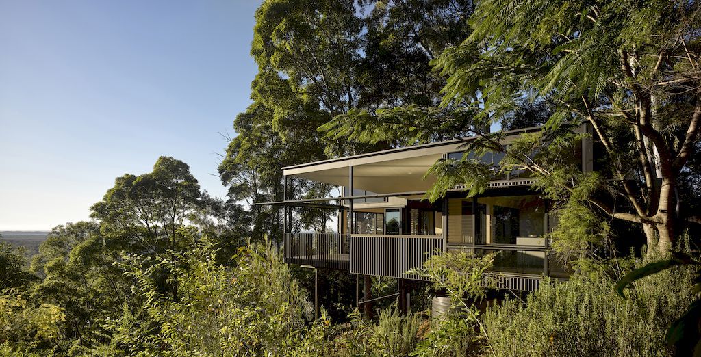 Sunrise Studio with Expansive Coastal Views by Bark Design Architects