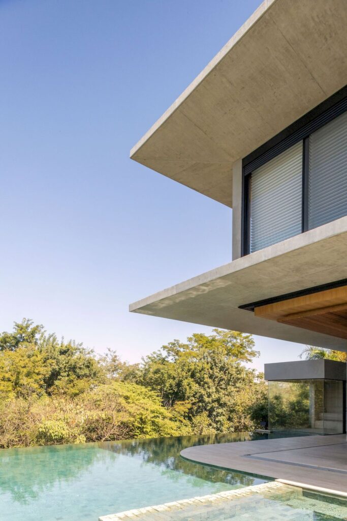 TP HOUSE an Elegant Simple Volumetry in Brazil by Leo Romano 5