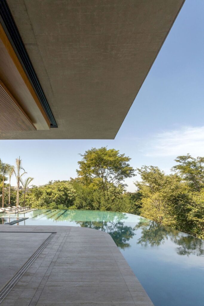 TP HOUSE an Elegant Simple Volumetry in Brazil by Leo Romano 9 1
