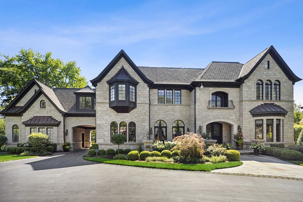The Home in Elmhurst is an absolute masterpiece with a design perfect for everyday living as well as entertaining at every scale, now available for sale. This home located at 275 S Arlington Ave, Elmhurst, Illinois