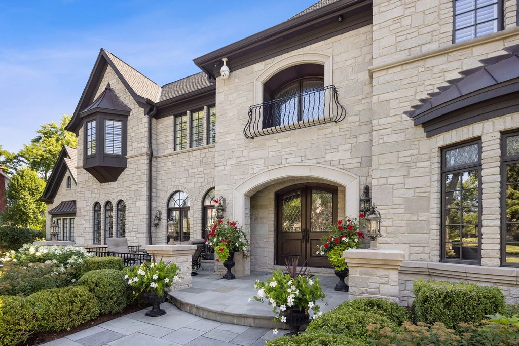 The Home in Elmhurst is an absolute masterpiece with a design perfect for everyday living as well as entertaining at every scale, now available for sale. This home located at 275 S Arlington Ave, Elmhurst, Illinois